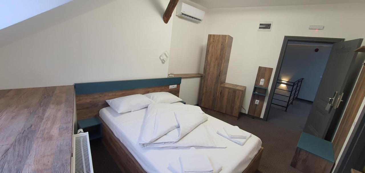 Casa Achim Hotel Baia Mare Ngoại thất bức ảnh